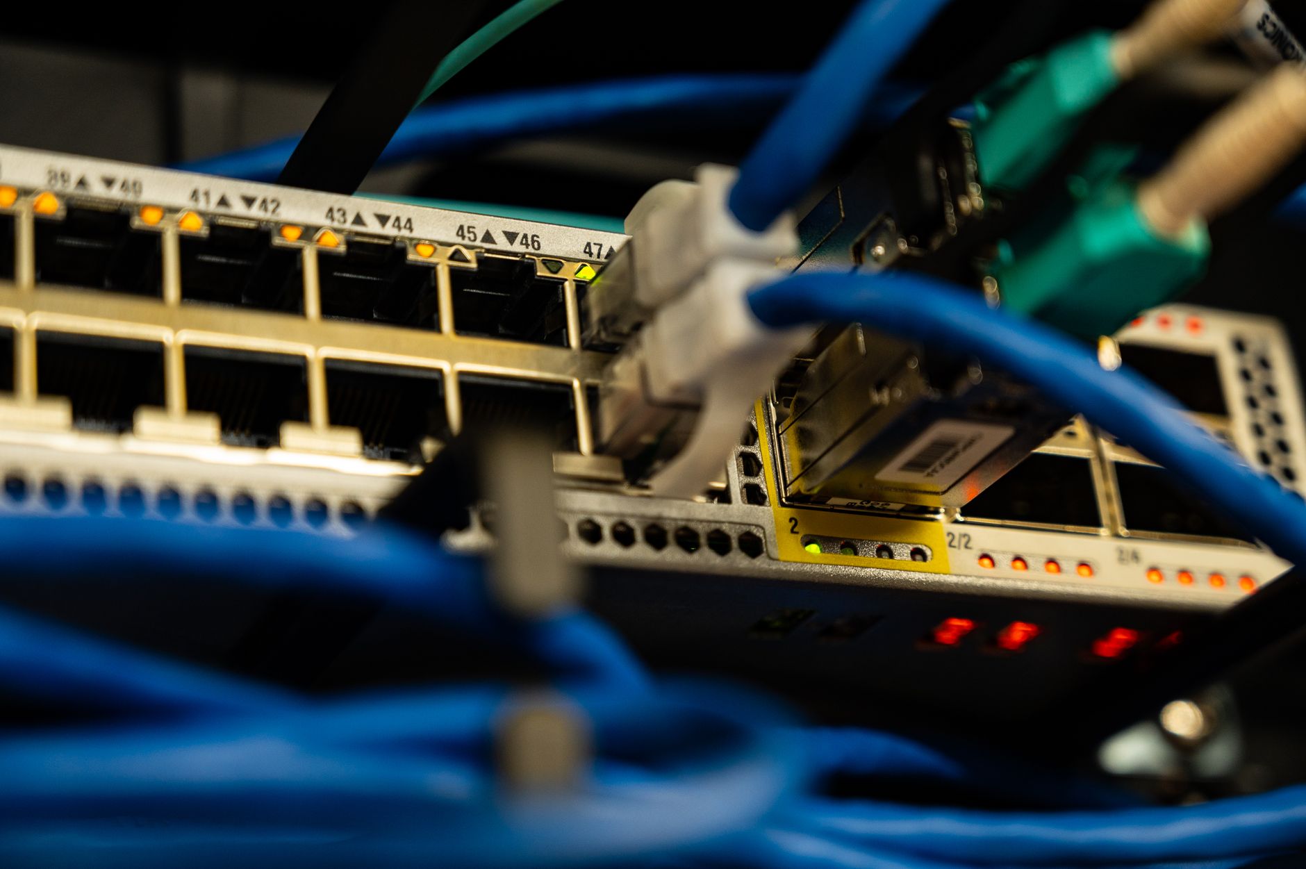 VPN split tunneling network illustration