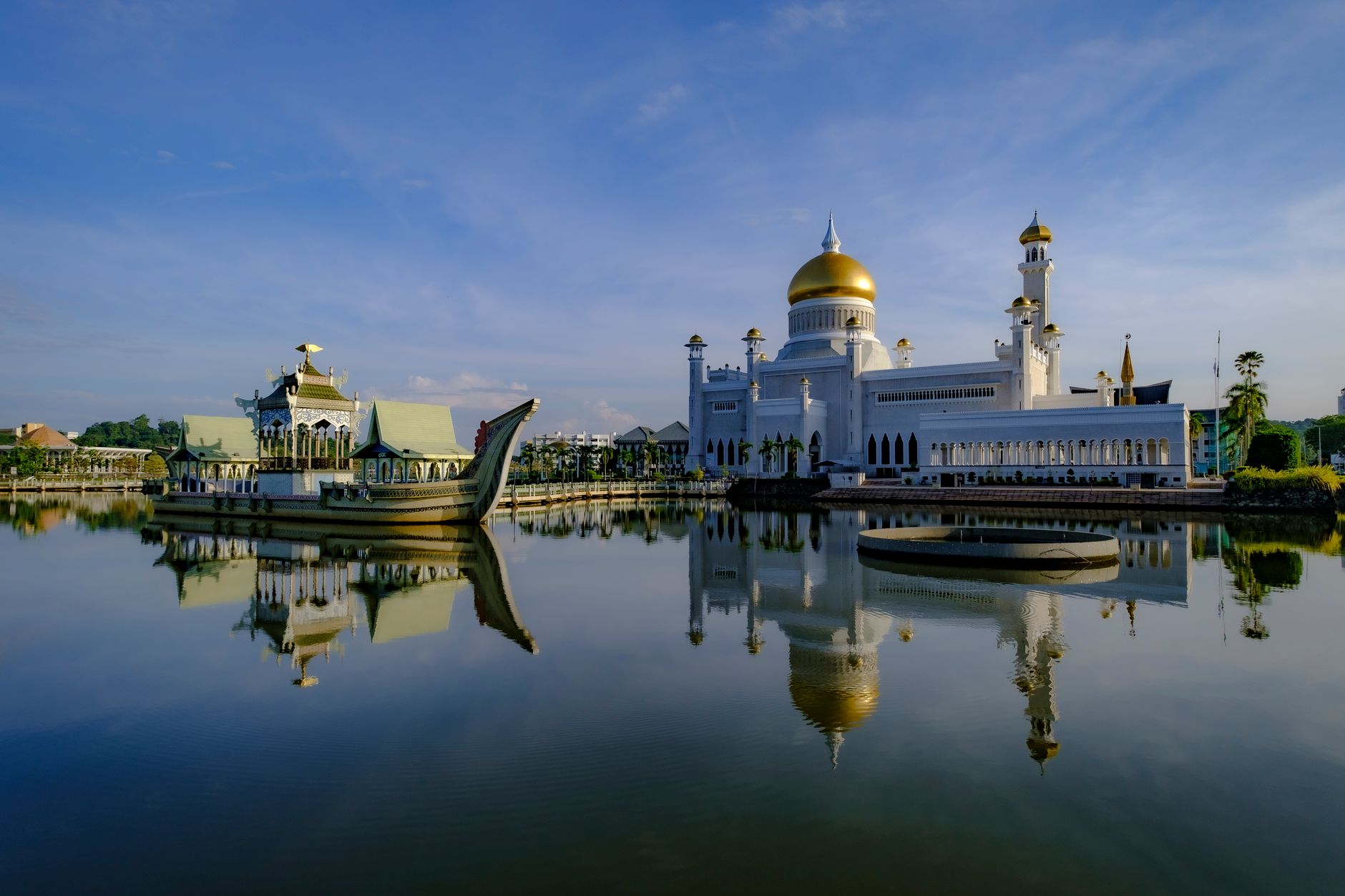 Watch Pluto TV in Brunei on a TV screen