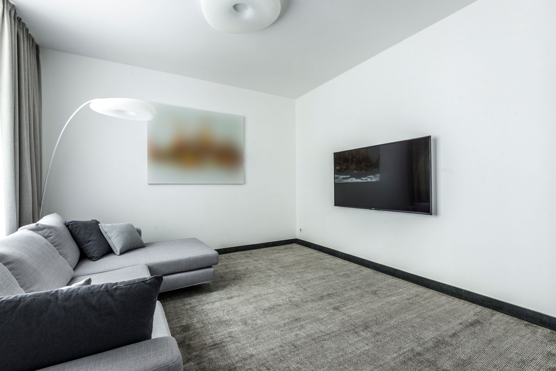 Watching Pluto TV in Luxembourg on a television